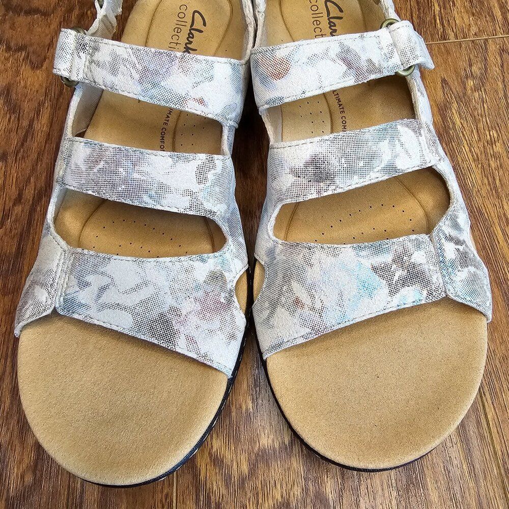 NIB Women’s Clarks Laurieann Style Sand Size 7 Sandals Floral Metallic Comfort - Picture 7 of 12
